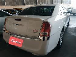 کرایسلەر 300